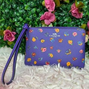 Coach Purple Floral Wristlet 💜💐✨